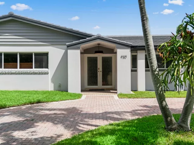 3-bedroom home for rent in North Miami Beach - 930 NE 182nd Ter - MondialRealty