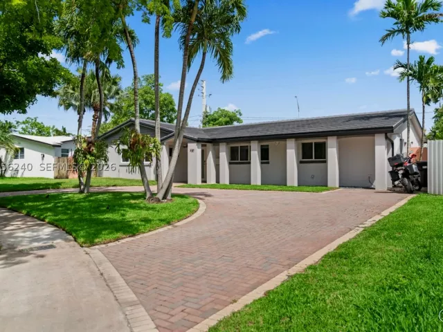 3-bedroom home for rent in North Miami Beach - 930 NE 182nd Ter - MondialRealty
