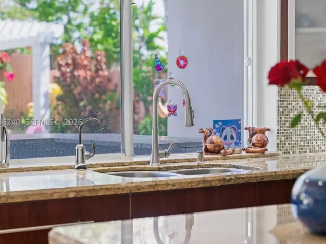 3-bedroom home for rent in North Miami Beach - 930 NE 182nd Ter - MondialRealty
