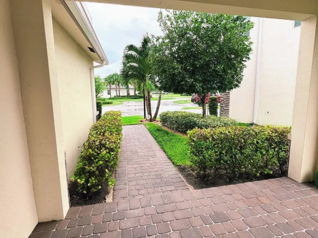 4-bedroom home for sale in Deerfield Beach - 4329 Marina Way - MondialRealty