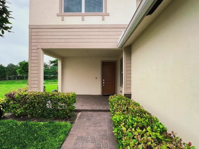 4-bedroom home for sale in Deerfield Beach - 4329 Marina Way - MondialRealty