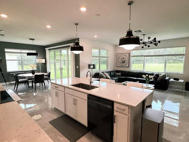 4-bedroom home for sale in Deerfield Beach - 4329 Marina Way - MondialRealty