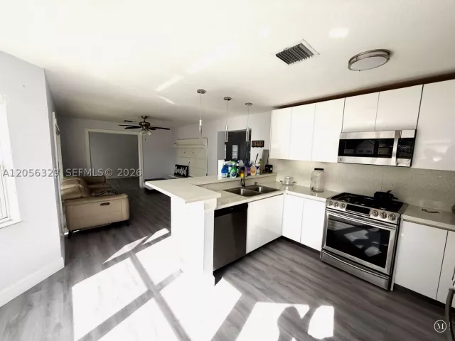4-bedroom home for rent in Miami - 9352 SW 155th Ave - MondialRealty