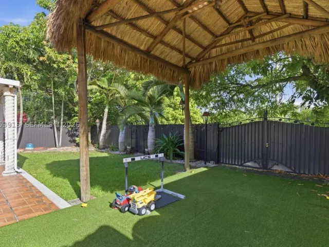 3-bedroom home for sale in Miami - 14640 SW 176th Ter - MondialRealty
