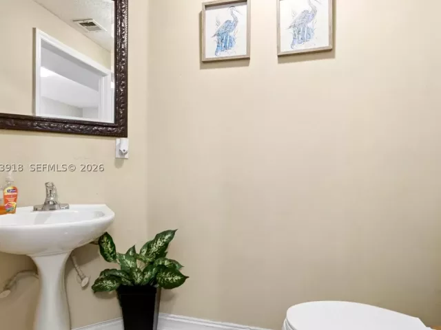 3-bedroom home for sale in Miami - 14640 SW 176th Ter - MondialRealty