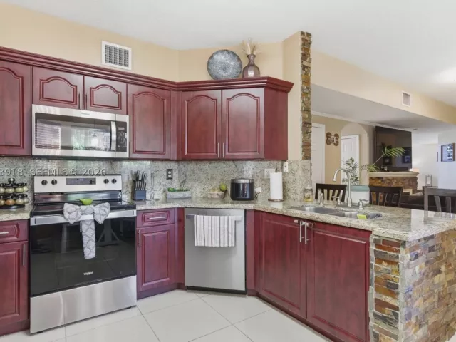 3-bedroom home for sale in Miami - 14640 SW 176th Ter - MondialRealty