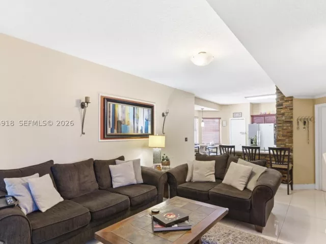 3-bedroom home for sale in Miami - 14640 SW 176th Ter - MondialRealty