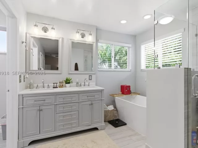 3-bedroom home for sale in Miami - 14640 SW 176th Ter - MondialRealty