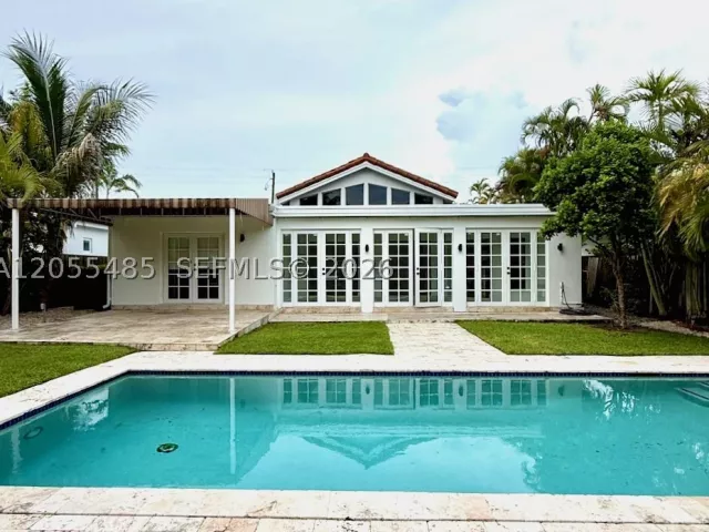 4-bedroom home for rent in Miami Beach - 1365 DAYTONIA RD - MondialRealty