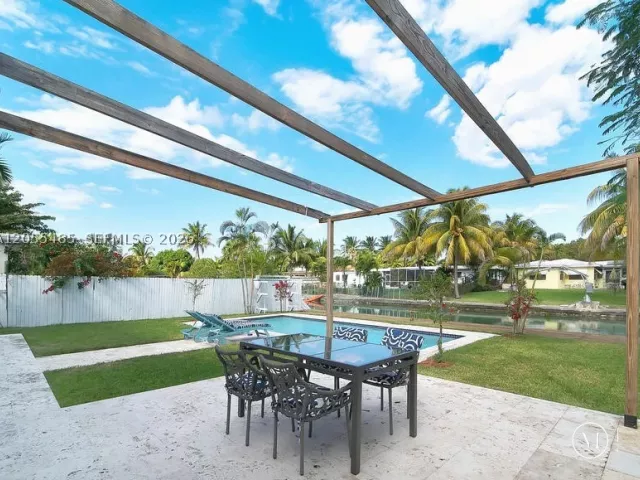 4-bedroom home for rent in Miami Beach - 1365 DAYTONIA RD - MondialRealty