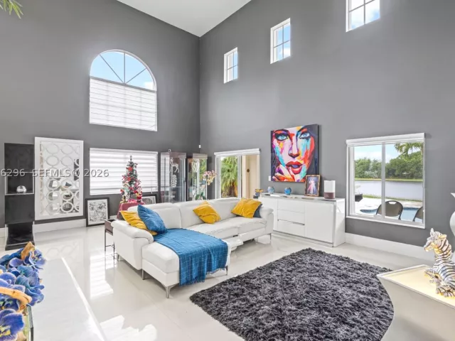 5-bedroom home for rent in Miami - 3654 SW 150th Ct - MondialRealty