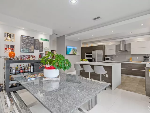 5-bedroom home for rent in Miami - 3654 SW 150th Ct - MondialRealty
