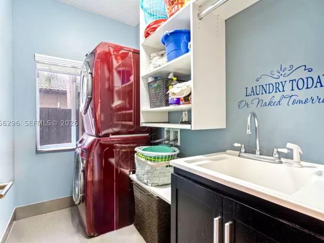 5-bedroom home for rent in Miami - 3654 SW 150th Ct - MondialRealty
