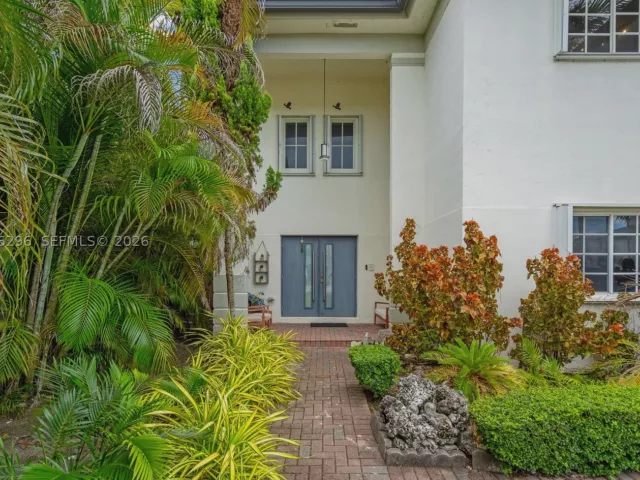 5-bedroom home for rent in Miami - 3654 SW 150th Ct - MondialRealty
