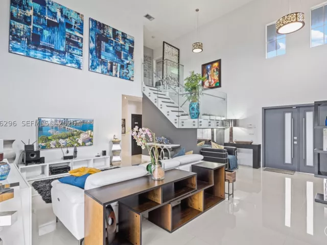 5-bedroom home for rent in Miami - 3654 SW 150th Ct - MondialRealty