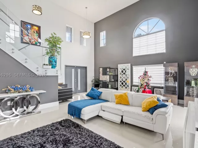 5-bedroom home for rent in Miami - 3654 SW 150th Ct - MondialRealty