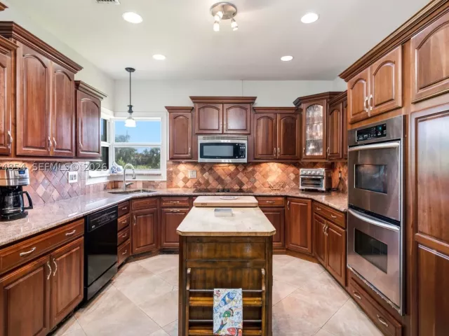 3-bedroom home for sale in Homestead - 24280 SW 182nd Ave - MondialRealty