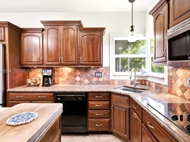 3-bedroom home for sale in Homestead - 24280 SW 182nd Ave - MondialRealty