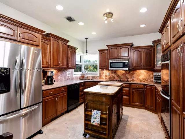 3-bedroom home for sale in Homestead - 24280 SW 182nd Ave - MondialRealty