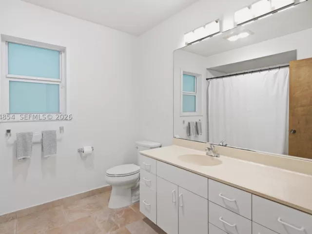 3-bedroom home for sale in Homestead - 24280 SW 182nd Ave - MondialRealty