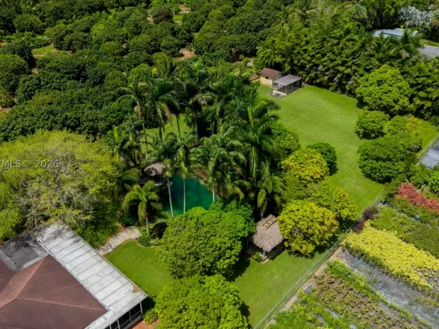 3-bedroom home for sale in Homestead - 24280 SW 182nd Ave - MondialRealty