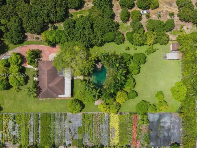 3-bedroom home for sale in Homestead - 24280 SW 182nd Ave - MondialRealty