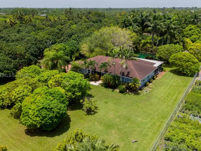 3-bedroom home for sale in Homestead - 24280 SW 182nd Ave - MondialRealty