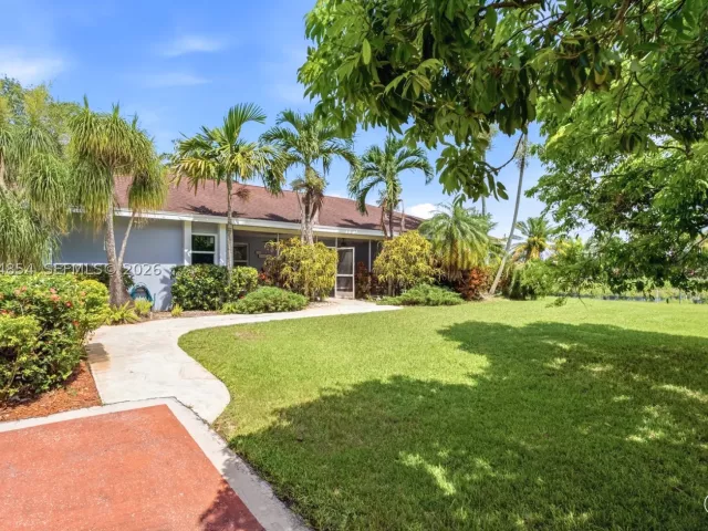 3-bedroom home for sale in Homestead - 24280 SW 182nd Ave - MondialRealty
