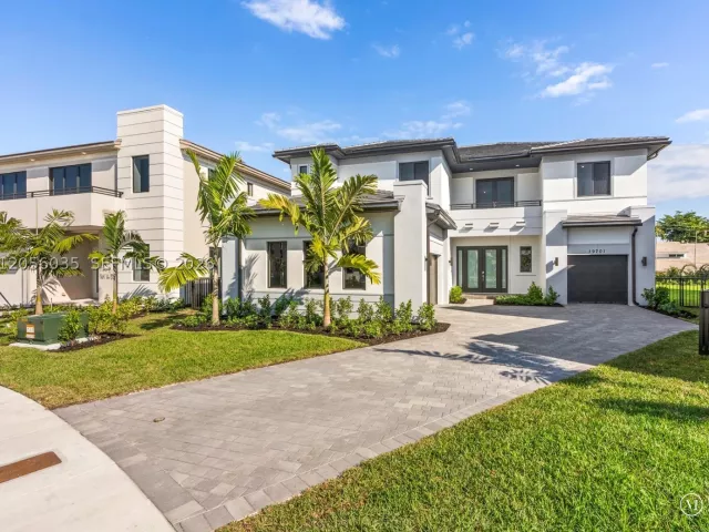 5-bedroom home for sale in Miami - 19701 NE 16 PL - MondialRealty