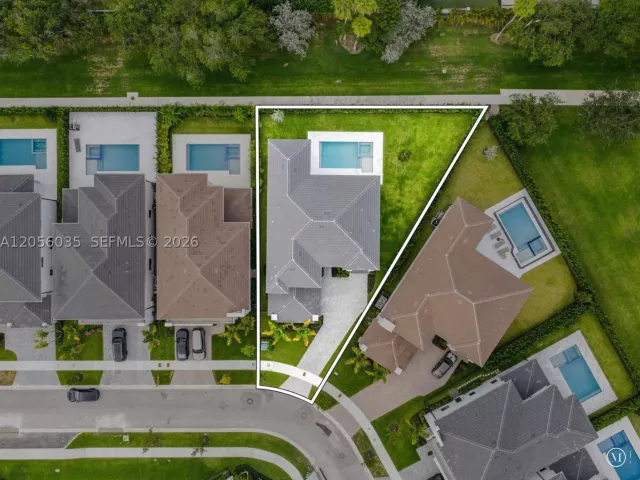 5-bedroom home for sale in Miami - 19701 NE 16 PL - MondialRealty