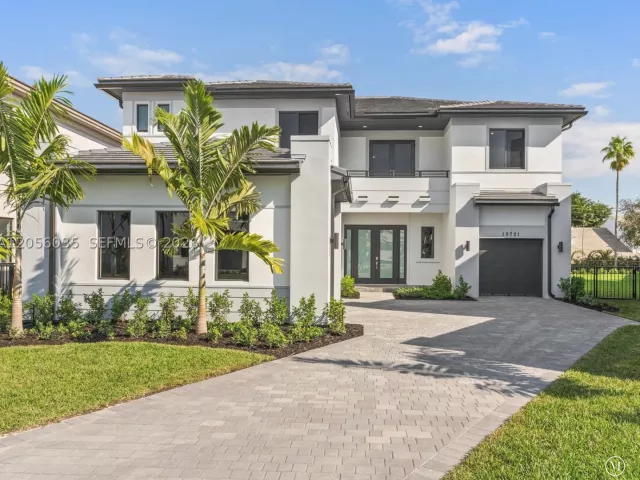 5-bedroom home for sale in Miami - 19701 NE 16 PL - MondialRealty