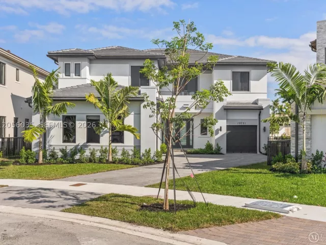 5-bedroom home for sale in Miami - 19701 NE 16 PL - MondialRealty