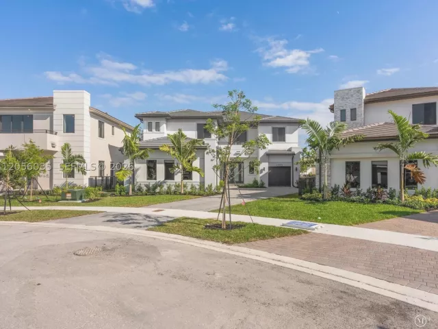 5-bedroom home for sale in Miami - 19701 NE 16 PL - MondialRealty