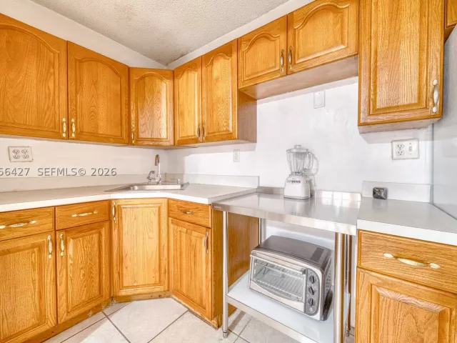4-bedroom home for sale in Miami - 6335 SW 31st St - MondialRealty