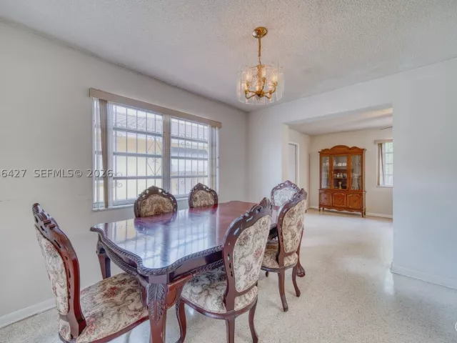 4-bedroom home for sale in Miami - 6335 SW 31st St - MondialRealty