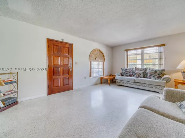 4-bedroom home for sale in Miami - 6335 SW 31st St - MondialRealty