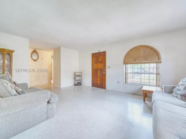 4-bedroom home for sale in Miami - 6335 SW 31st St - MondialRealty