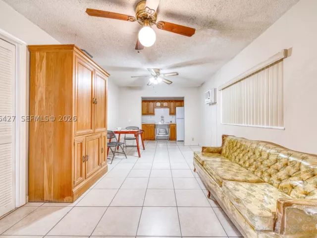4-bedroom home for sale in Miami - 6335 SW 31st St - MondialRealty