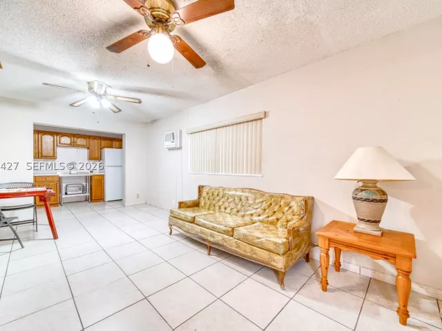 4-bedroom home for sale in Miami - 6335 SW 31st St - MondialRealty