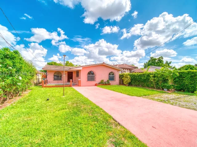 4-bedroom home for sale in Miami - 6335 SW 31st St - MondialRealty