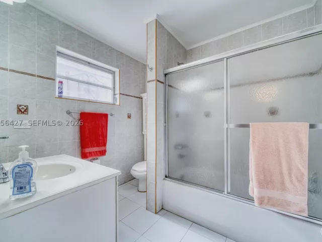 4-bedroom home for sale in Miami - 6335 SW 31st St - MondialRealty