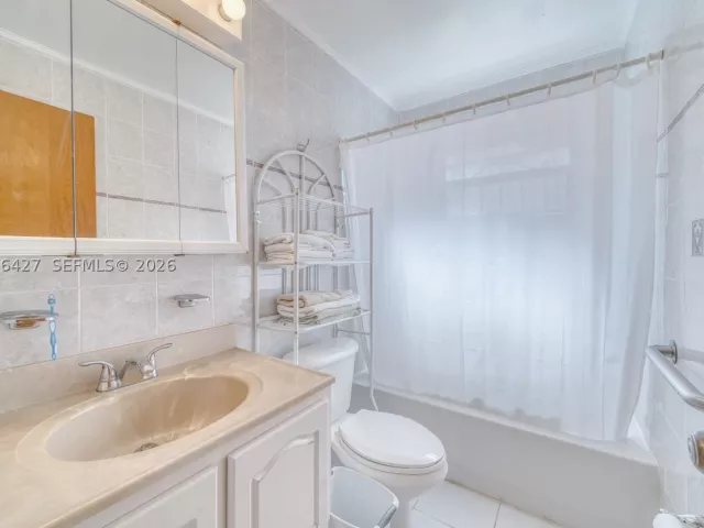 4-bedroom home for sale in Miami - 6335 SW 31st St - MondialRealty