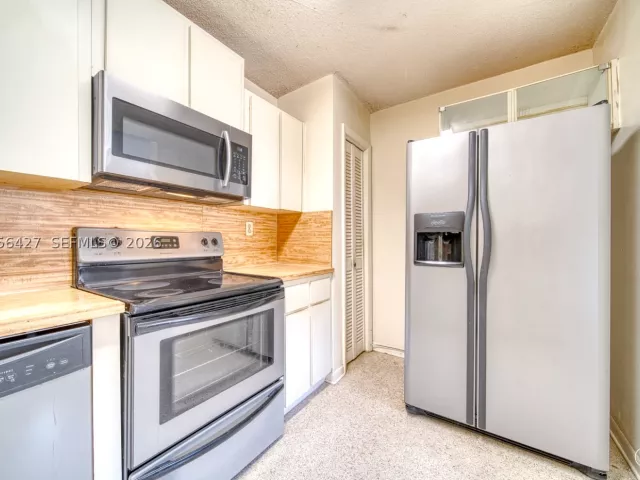 4-bedroom home for sale in Miami - 6335 SW 31st St - MondialRealty