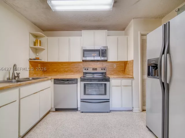 4-bedroom home for sale in Miami - 6335 SW 31st St - MondialRealty