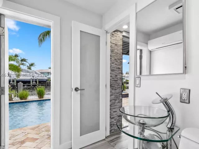 5-bedroom home for rent in Fort Lauderdale - 2886 NE 25th St - MondialRealty