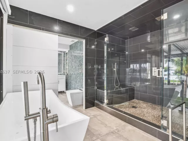 5-bedroom home for rent in Fort Lauderdale - 2886 NE 25th St - MondialRealty