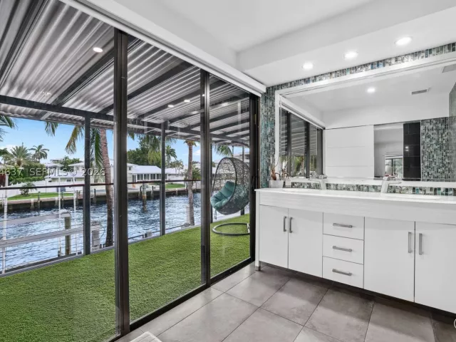 5-bedroom home for rent in Fort Lauderdale - 2886 NE 25th St - MondialRealty