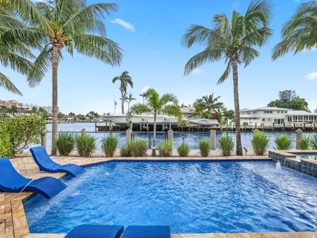5-bedroom home for rent in Fort Lauderdale - 2886 NE 25th St - MondialRealty
