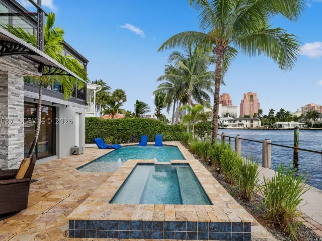 5-bedroom home for rent in Fort Lauderdale - 2886 NE 25th St - MondialRealty