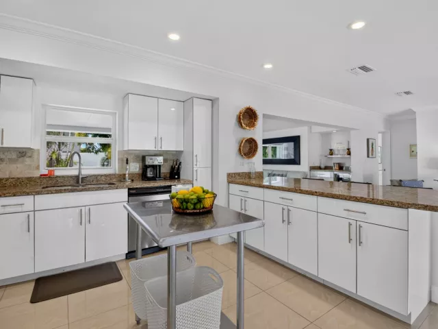 3-bedroom home for rent in Boca Raton - 700 NE 70th Street - MondialRealty